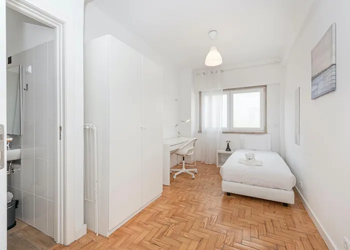 Houze Spacious Near Marques De Pombal Apartment